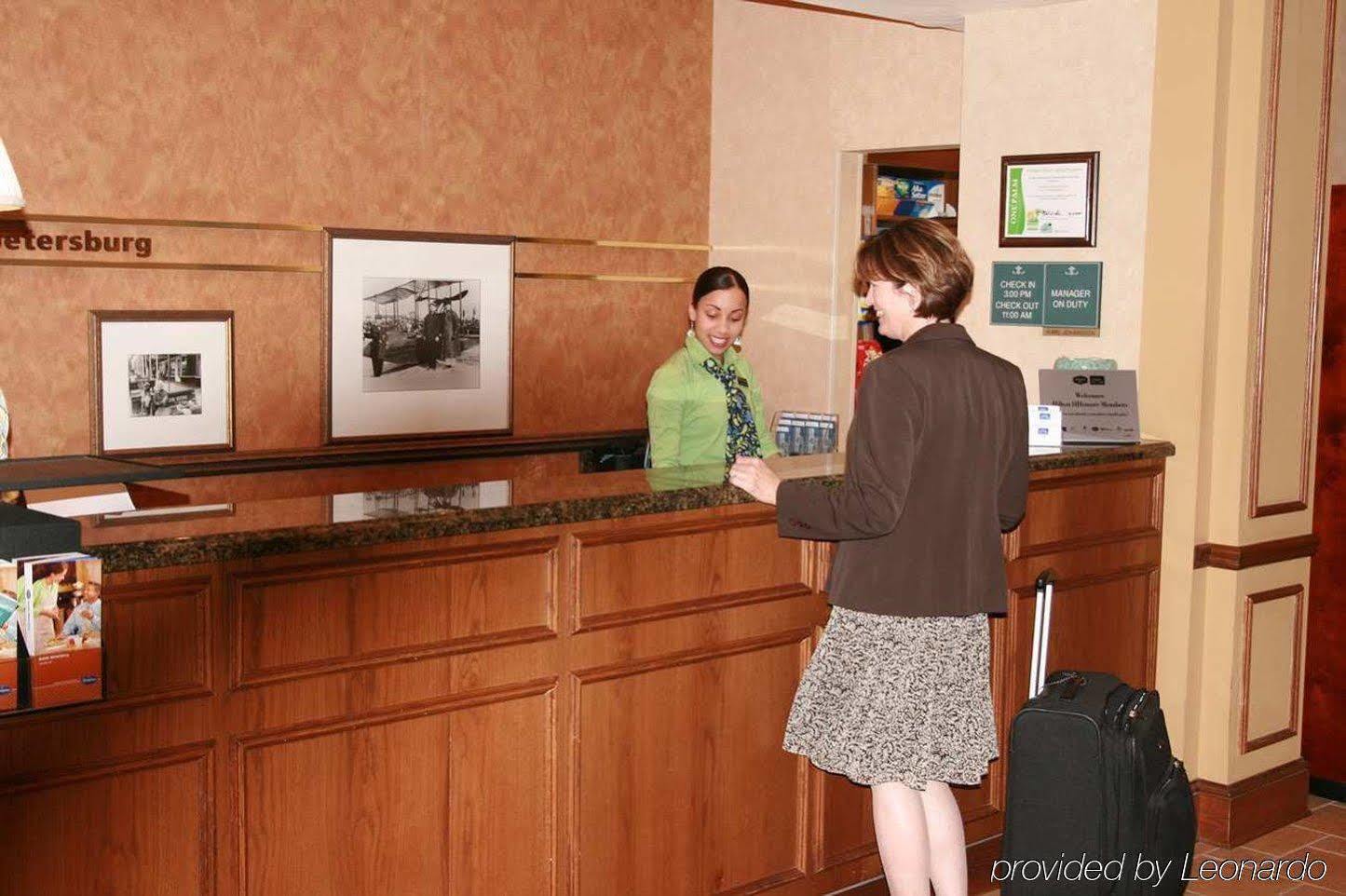 ハンプトン イン&スイーツ セント ピーターズバーグ ダウンタウン ホテル セント・ピーターズバーグ インテリア 写真